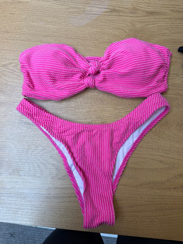 Bleikt bikiní