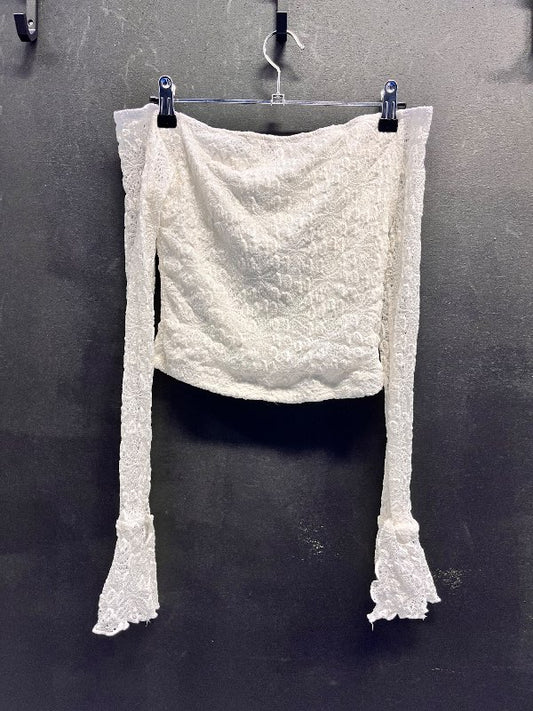 Hvítur off shoulder bolur