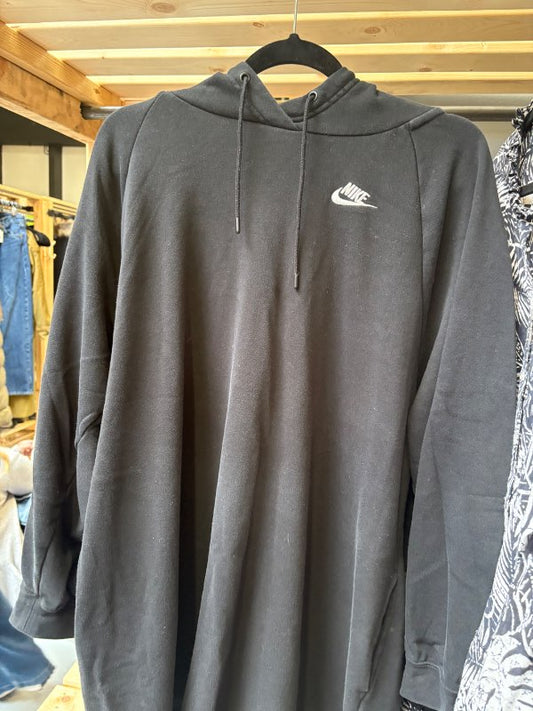 Nike prysukjóll