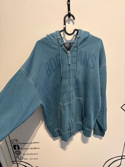 Urban outfitters rennd peysa (stór stærð)