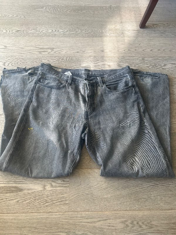 gráar Levis buxur