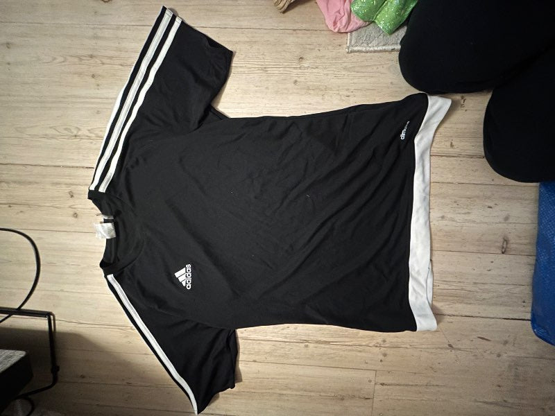 svartur adidas bolur