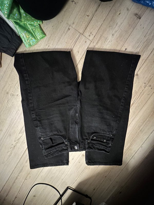 svartar weekday buxur