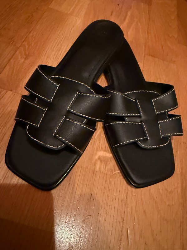 HM sandalar