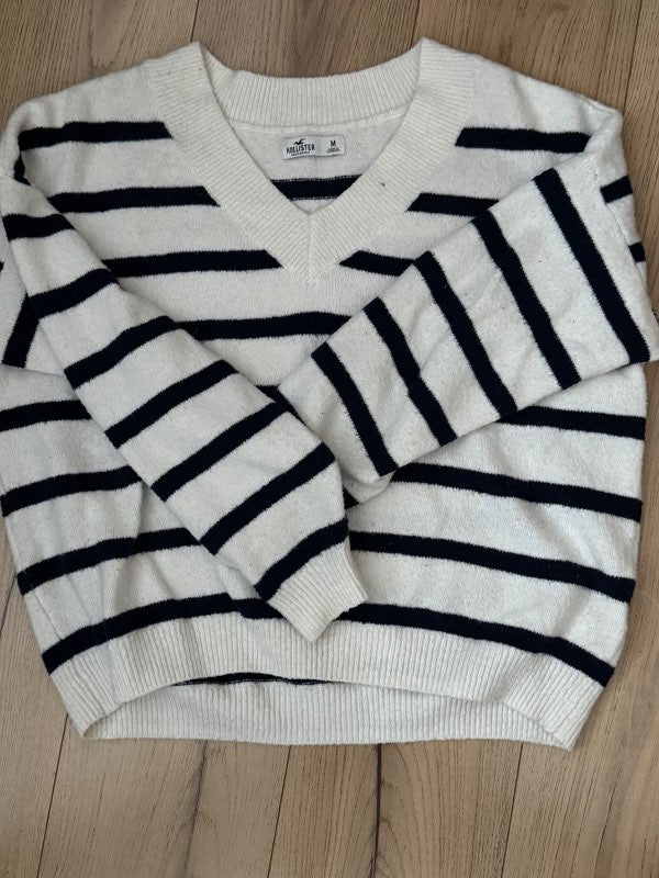 Hollister röndótt peysa