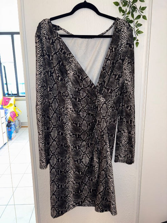 Snakeprint kjóll úr mjög teygjanlegu efni