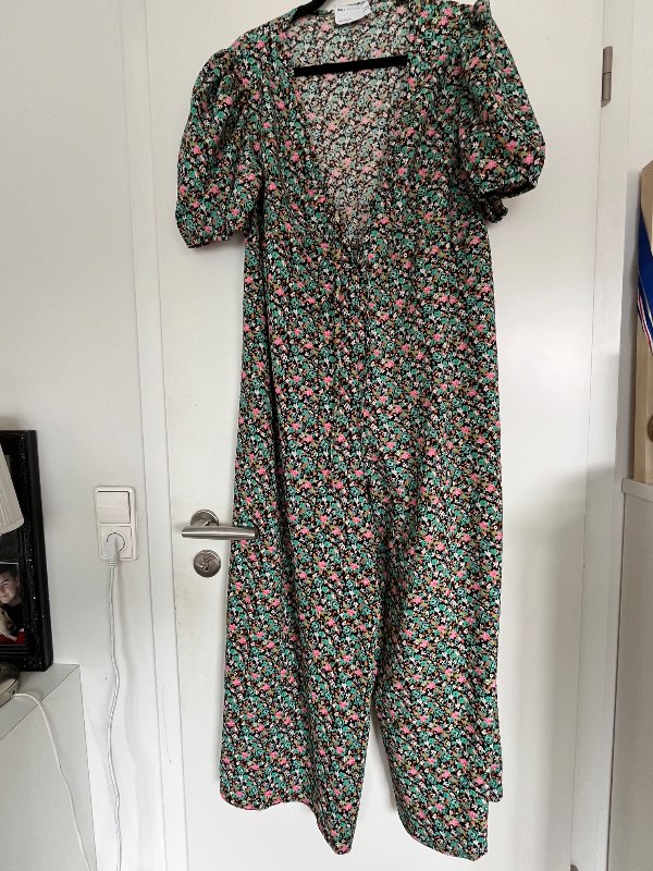 Blómasamfestingur asos