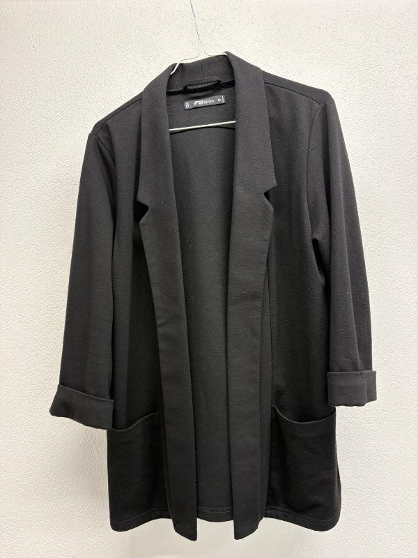 Svartur blazer úr teygjuefni