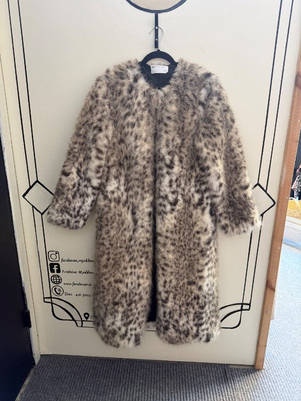 Asos pelskápa