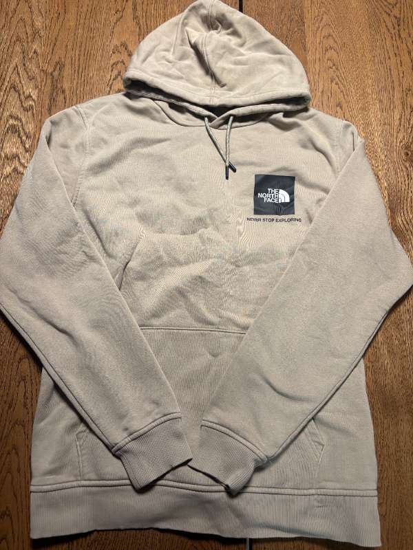 (B) North face peysa
