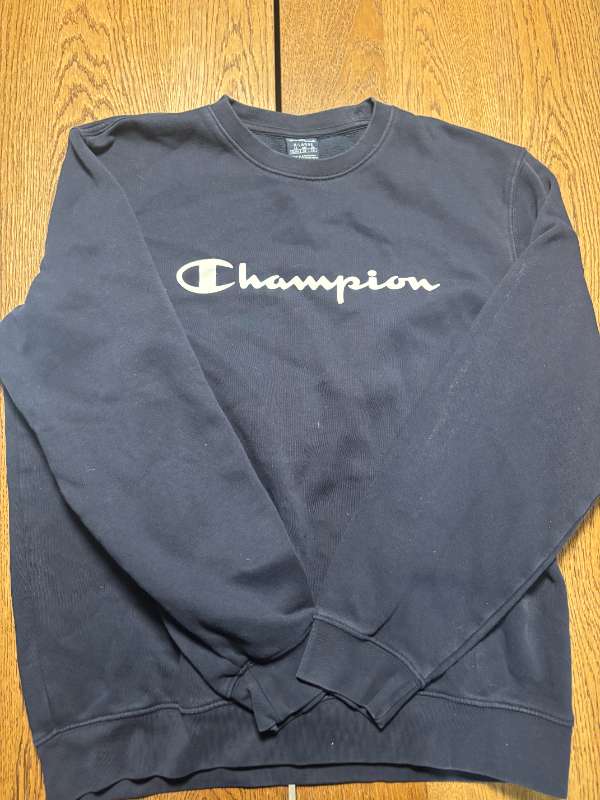 (B) Champion peysa