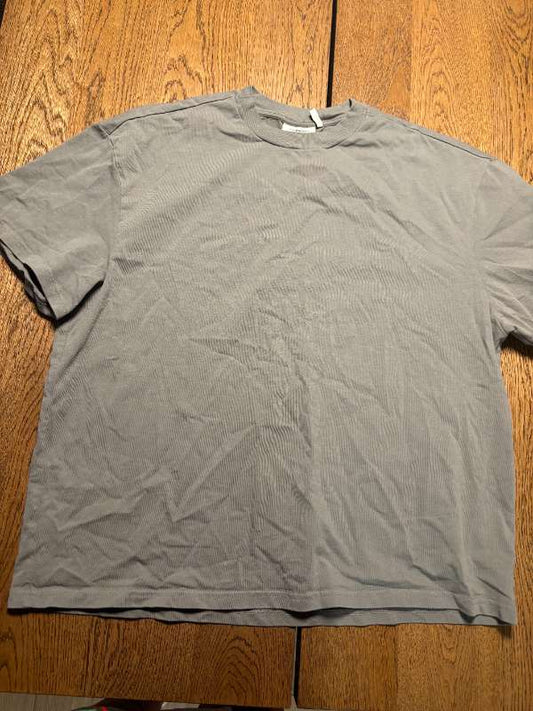 (B) Weekday T-shirt