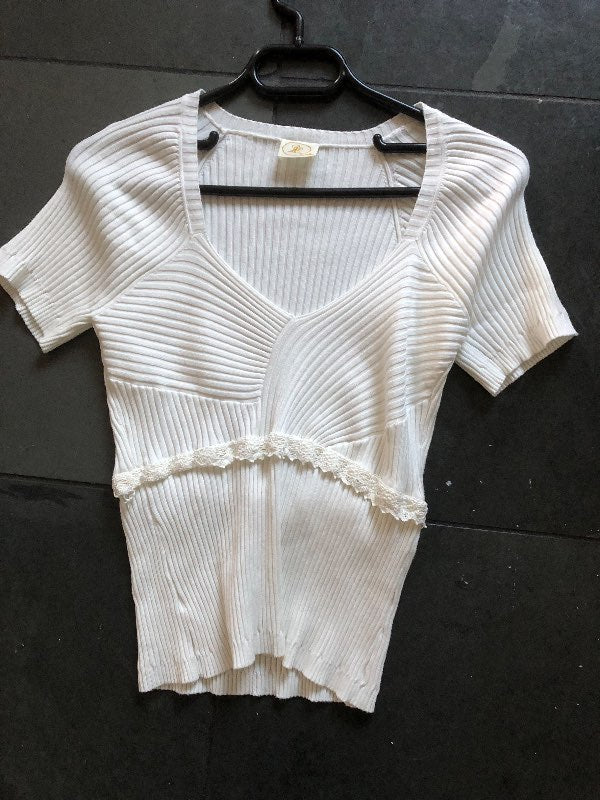 Hvítur prjónatoppur