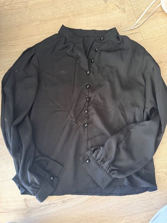 C black shirt