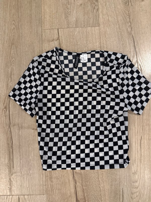 V cropped top checkers