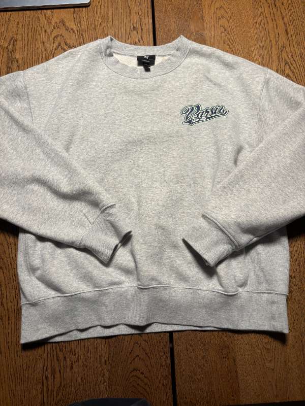 Varsity peysa