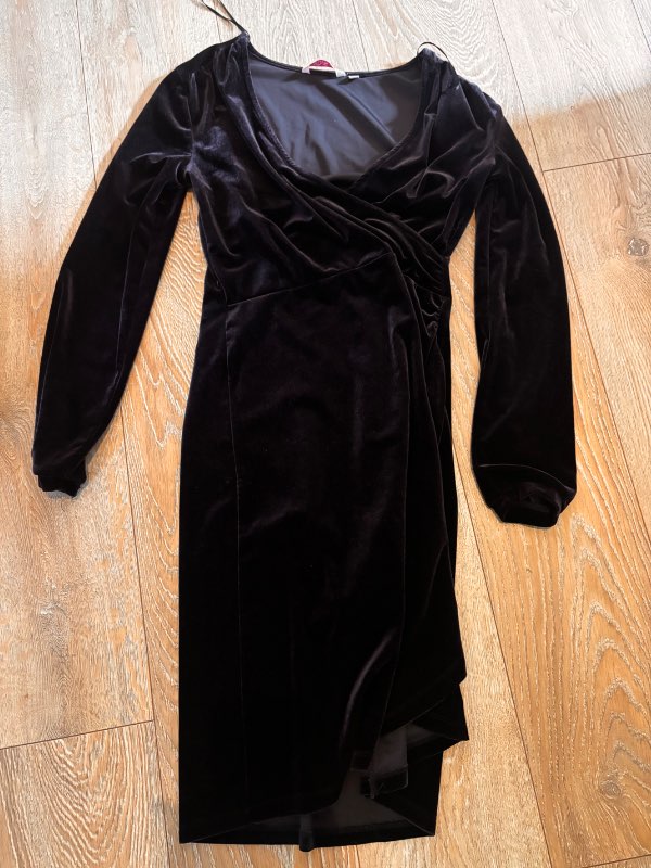 Svartur velour kjoll