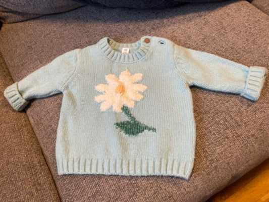 M&amp;S blá blóma peysa