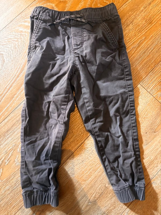 Gráar buxur