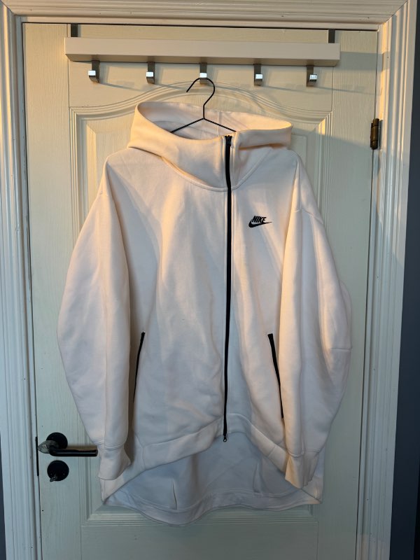 Hvít hettupeysa - Nike Tech Fleece