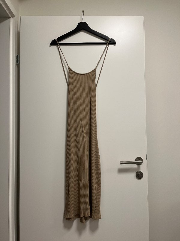 H&M bōnd og opin í bak nýr