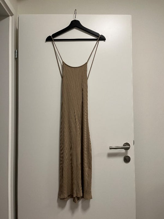 H&M bōnd og opin í bak nýr