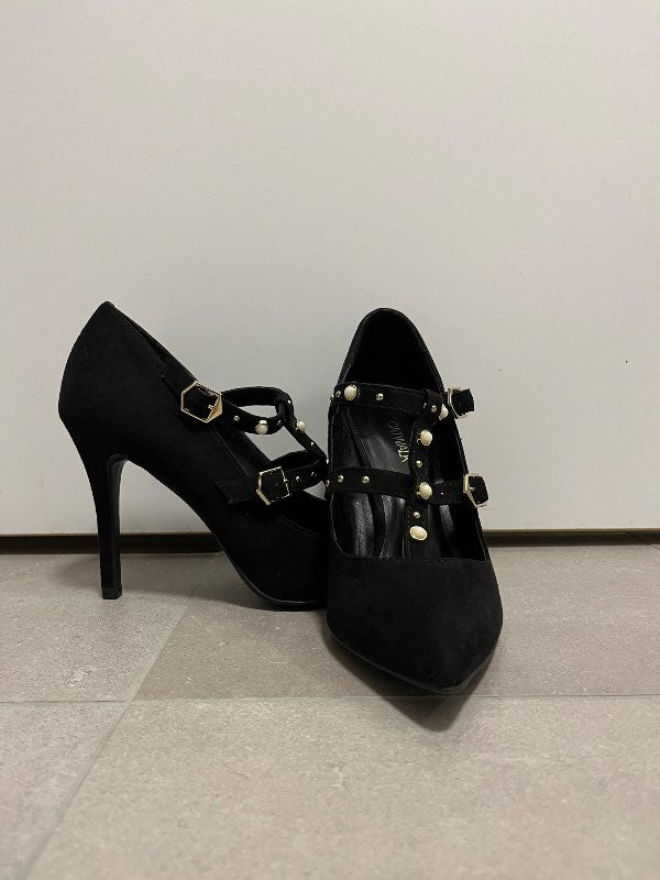 Hælar keyptir á Spáni eins og nýjir