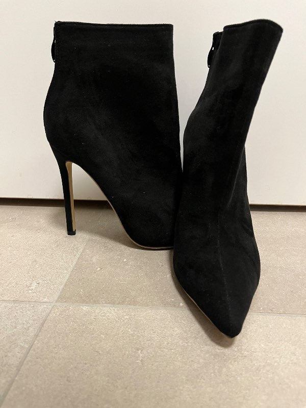 Aðeins yfir ōkkla hælar Ónotaðir