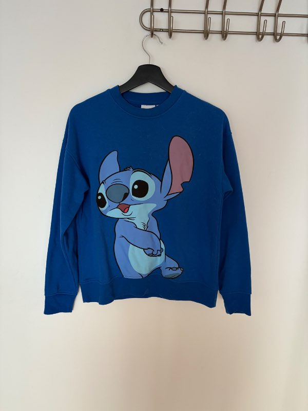 Blá Stitch peysa