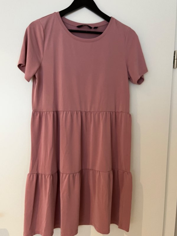 Vero Moda bleikur stutterma kjóll