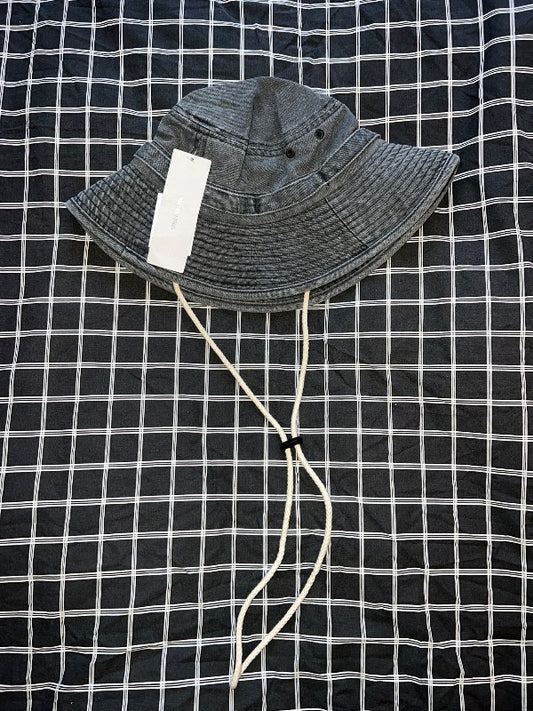 ÓNOTAÐ - Urban Outfitters bucket hat
