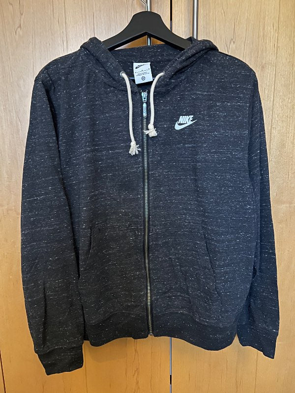 Nike rennd peysa grá