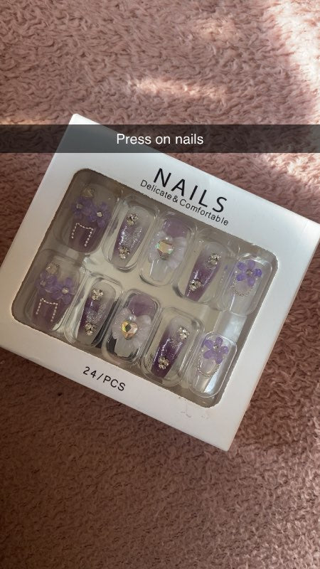 Press on nails