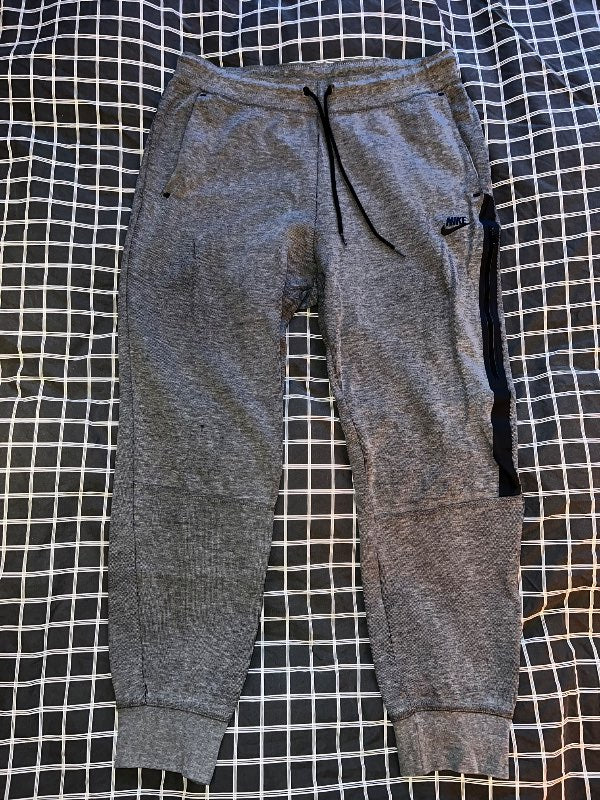 Nike Tech Fleece gráar joggingbuxur