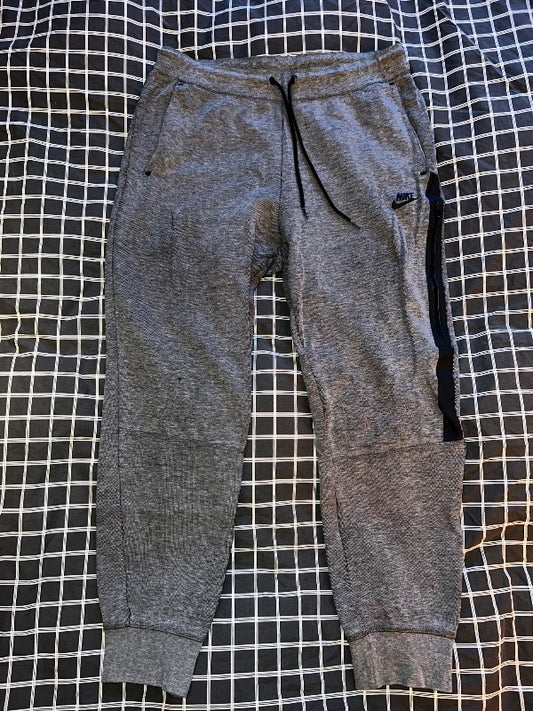 Nike Tech Fleece gráar joggingbuxur