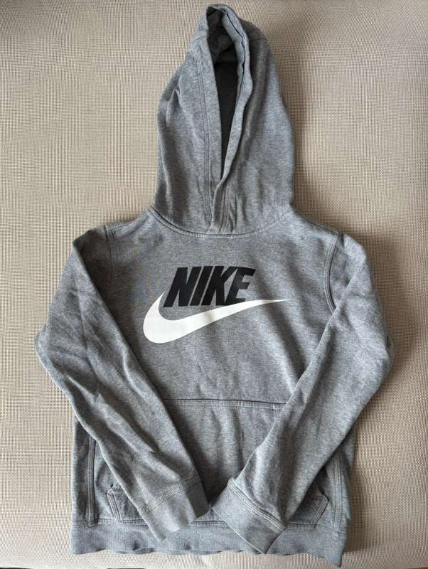 Nike grá hettupeysa