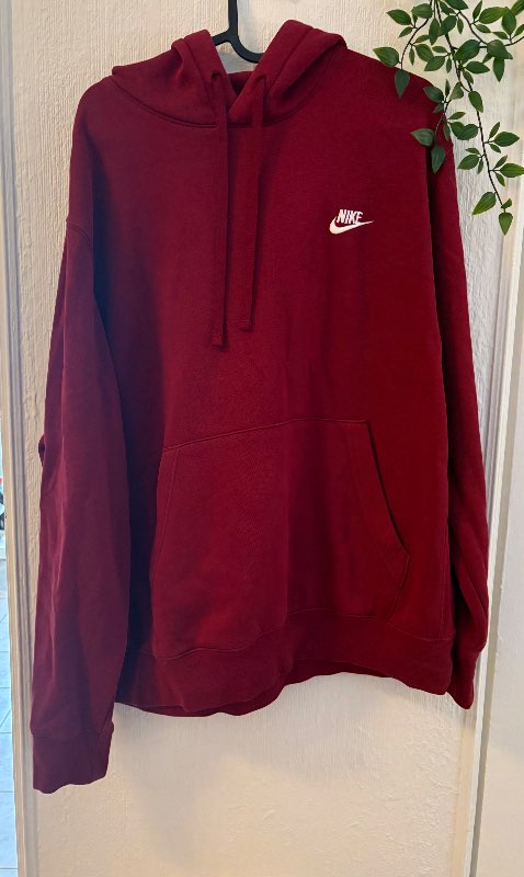 Vínrauð NIKE hettupeysa