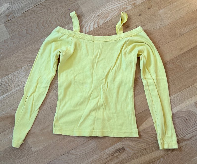 Off the shoulder vintage gulur