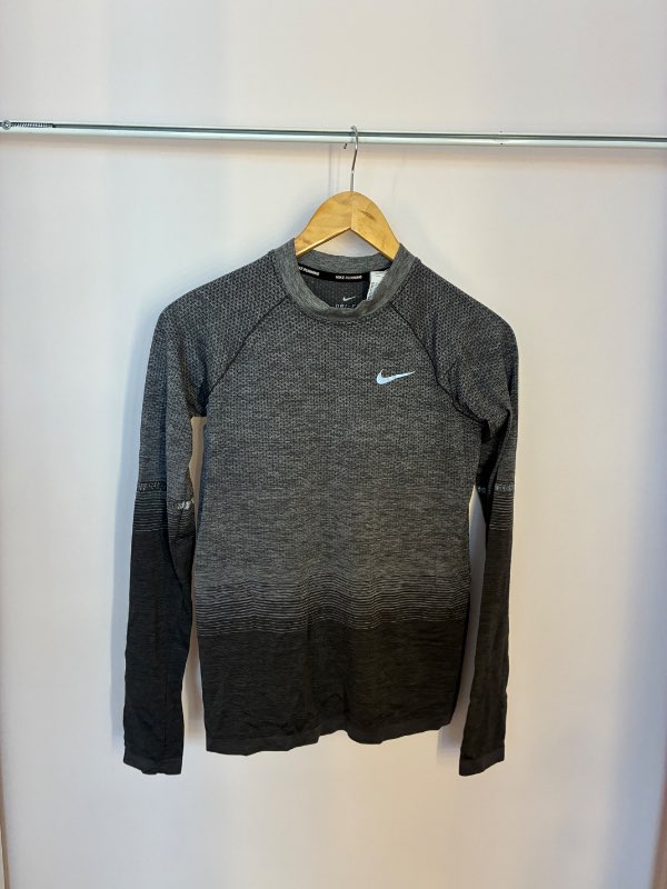 Nike síðerma grár bolur