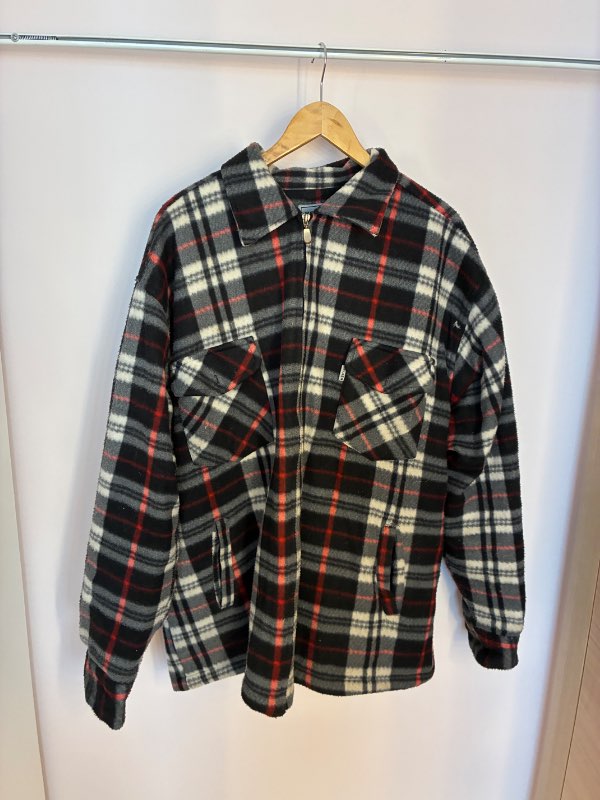 Plaid svartur jakki
