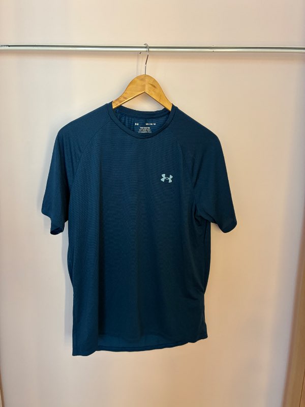 Under armour dökkblár bolur