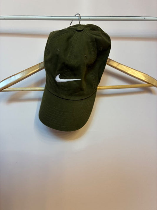 Nike græn derhúfa