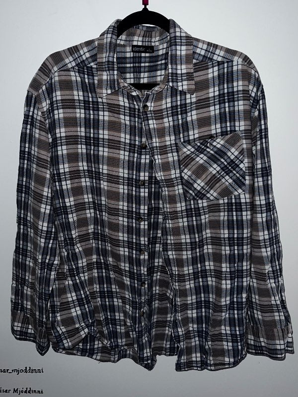 Listamannaskyrta m/götum VINTA