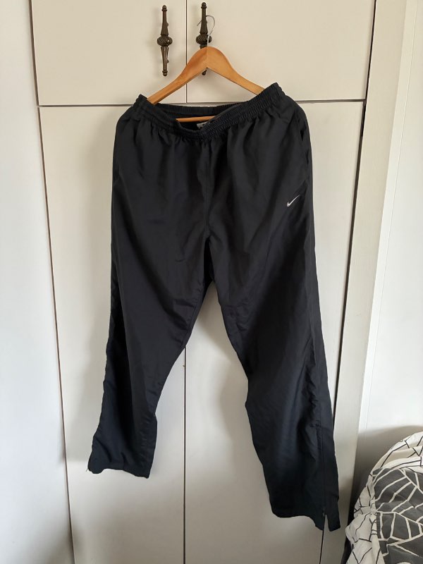 Nike buxur svartar útvíðar