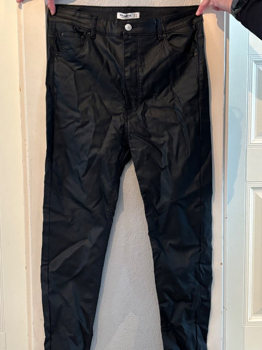 Pleður buxur pull and bear