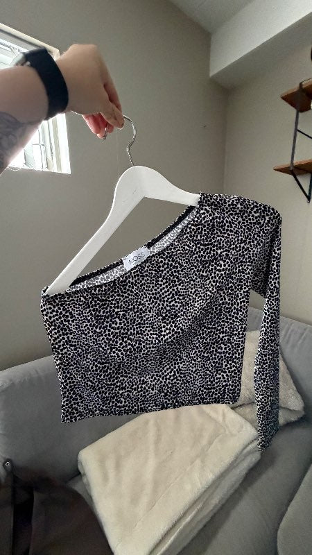 moss one shoulder