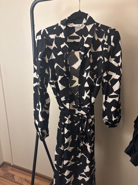 Zara sv/hv kjóll