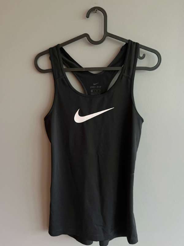 Nike svartur ermalaus íþróttabolur