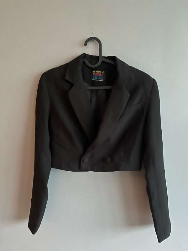 Svartur stuttur blazer