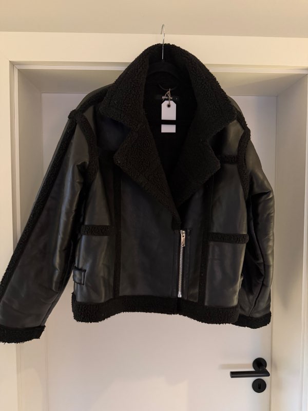 Gina tricot pleðurjakki